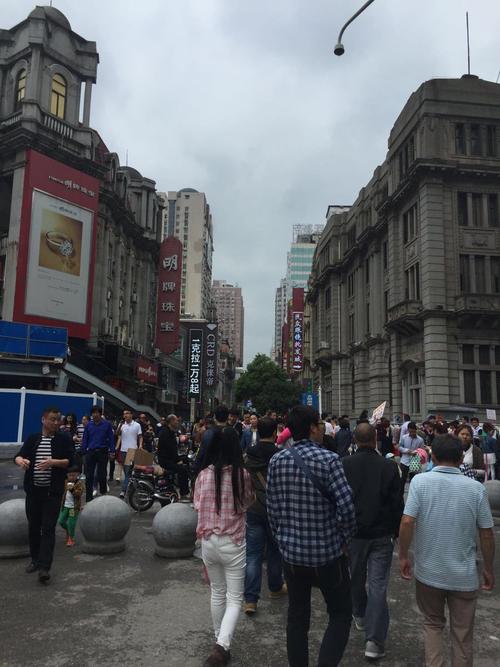 江汉路十大必吃馆子？(江汉路佳丽广停车收费)