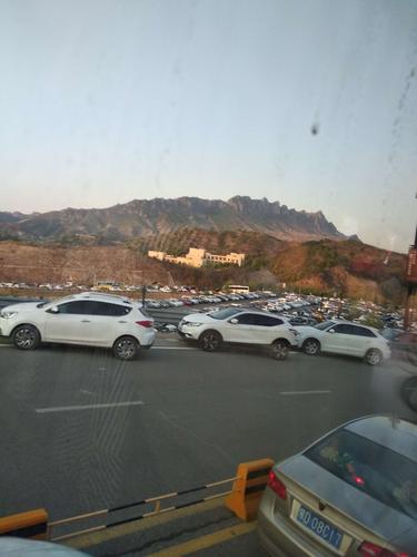 古北水镇能开车进吗？(古北水镇停车场收费吗)