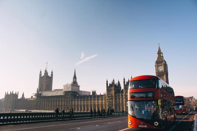 英国留学-请问在UK坐一次公交车多少钱?(在英国计程车收费标准)-图3 英国留学-请问在UK坐一次公交车多少钱?(在英国计程车收费标准)-图3