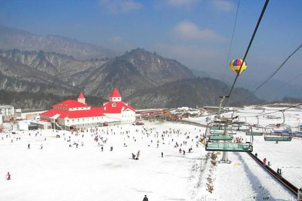 2021滑雪场开放时间表西岭雪山?(西岭雪山滑雪项目收费)-图2 2021滑雪场开放时间表西岭雪山?(西岭雪山滑雪项目收费)-图2