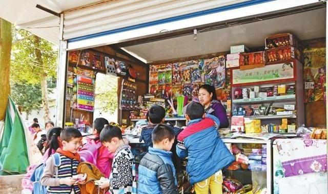 农村开个小卖部赚钱吗?(火车票送货上门还收费吗)-图1 农村开个小卖部赚钱吗?(火车票送货上门还收费吗)-图1