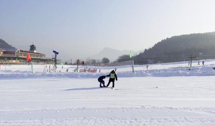 卧虎山滑雪场宽度？(卧虎山滑雪场收费)