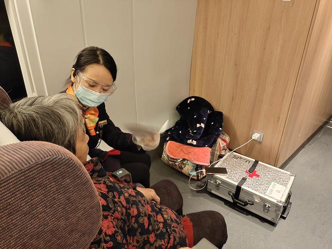 高铁70岁老人怎么收费?(改高铁票怎么收费)-图2 高铁70岁老人怎么收费?(改高铁票怎么收费)-图2
