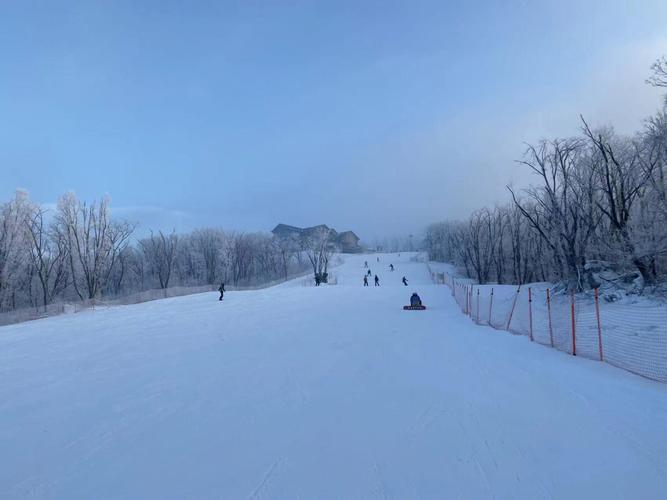 万科松花湖滑雪场雪圈开了吗?(吉林万科滑雪场收费)-图2 万科松花湖滑雪场雪圈开了吗?(吉林万科滑雪场收费)-图2