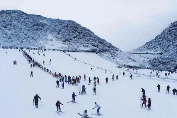 金佛山冬季自驾游北坡好还是西坡好?(金佛山滑雪北坡收费)-图2 金佛山冬季自驾游北坡好还是西坡好?(金佛山滑雪北坡收费)-图2