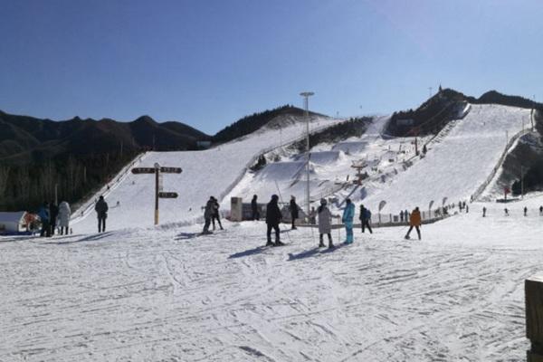 云居滑雪场雪道多长?(云居寺滑雪场怎么收费)-图3 云居滑雪场雪道多长?(云居寺滑雪场怎么收费)-图3