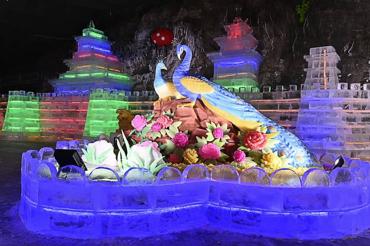 龙庆峡冰灯白天能看吗?(2018年冰灯老人收费吗)-图2 龙庆峡冰灯白天能看吗?(2018年冰灯老人收费吗)-图2