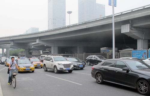 北京地铁国贸站有停车场吗?(京伦饭店停车如何收费)-图2 北京地铁国贸站有停车场吗?(京伦饭店停车如何收费)-图2