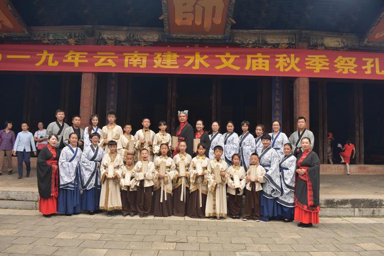 建水孔庙成人礼怎么收费？(建水桥车站要收费吗)