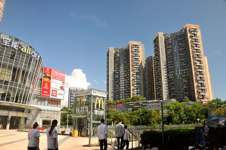 三亚友谊路在那？(深圳海月太古城停车场怎么收费)