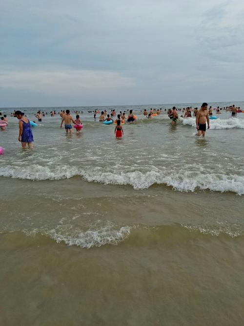 北海银滩早上可以游泳吗?(北海银滩晚上游泳收费吗)-图3 北海银滩早上可以游泳吗?(北海银滩晚上游泳收费吗)-图3