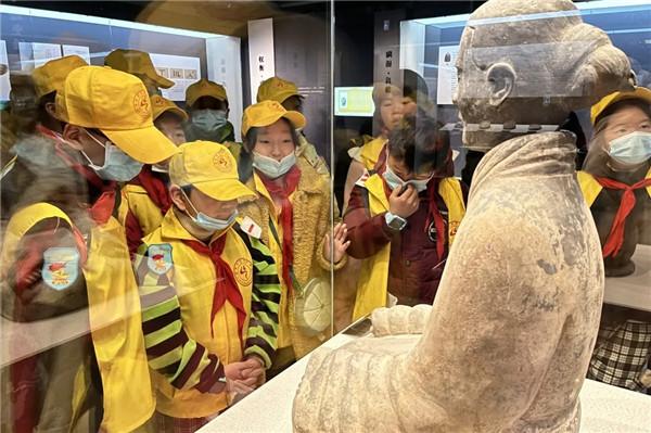 兵马俑讲解员费用是多少元?(讲解员收费多少)-图2 兵马俑讲解员费用是多少元?(讲解员收费多少)-图2