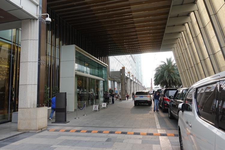 西乡塘区酒店推荐？(大中华希尔顿酒店停车场收费)-图2