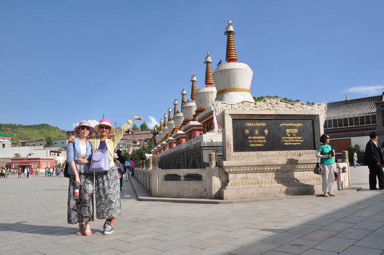 塔尔寺一定要摆渡车吗？(塔尔寺60岁以上咋收费)-图2