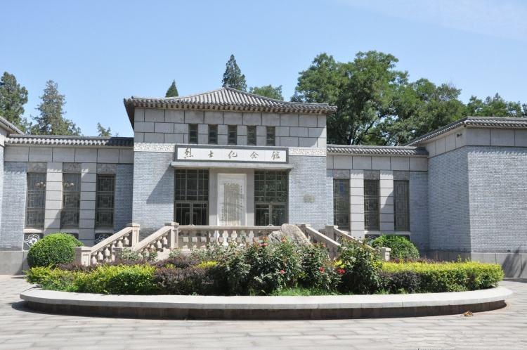 石家庄徽派建筑园林有公交车到吗？(石家庄华北烈士陵园收费吗)