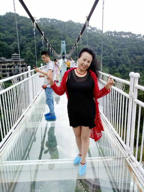 南宁龙门水都玻璃桥门票多少?(南宁龙门水都住宿收费)-图3 南宁龙门水都玻璃桥门票多少?(南宁龙门水都住宿收费)-图3