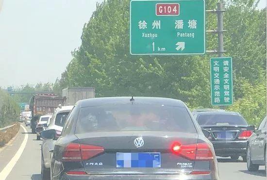 高架路牌怎么看？(郑州侯寨收费站车祸)