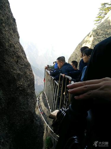 夜爬华山有寄存行李的地方吗?(华山长空栈道拍照收费)-图3 夜爬华山有寄存行李的地方吗?(华山长空栈道拍照收费)-图3