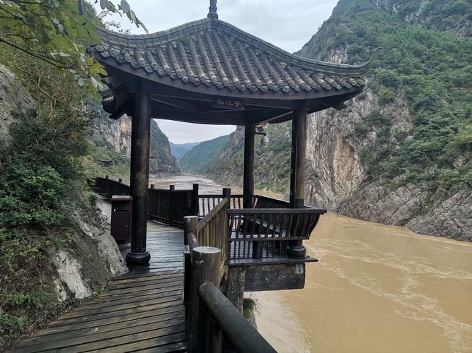 重庆北碚嘉陵适合玩水的地方？(沿江栈道 收费)