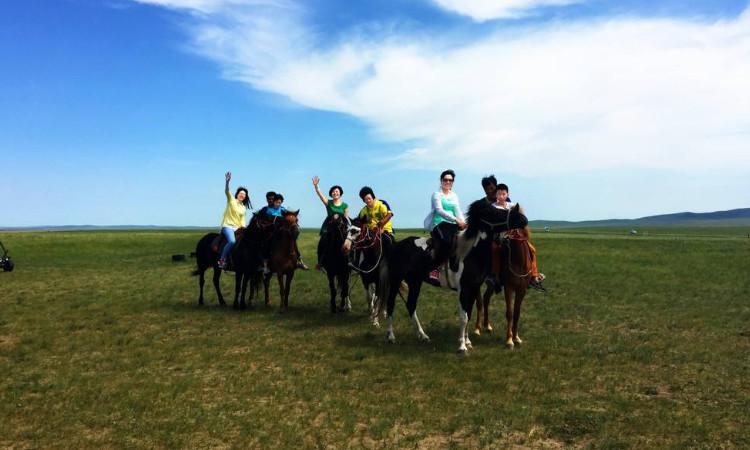 锡林郭勒大草原骑马收费?(骑马旅游景点怎么收费)-图2 锡林郭勒大草原骑马收费?(骑马旅游景点怎么收费)-图2