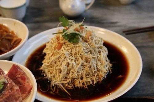 去扬州旅游，去哪能吃到正宗的扬州美食小吃?求解？扬州兴城东路收费标准