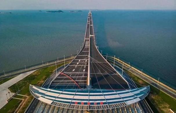 港珠澳大桥遇到的困难及解决方法？厄勒海峡大桥收费吗