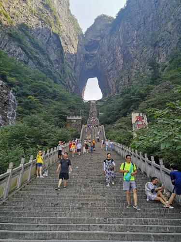 天门山999天梯有电梯么？张家界天门山电梯收费