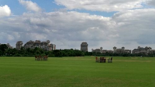 翰文实验学校学费多少？观澜湖高尔夫球场怎么收费
