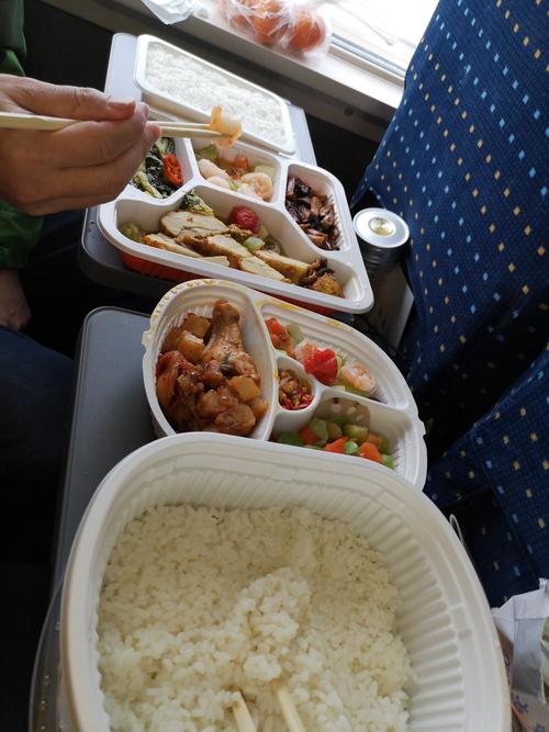 动车上午饭怎么解决?火车上自午餐在里面休息怎么收费-图2 动车上午饭怎么解决?火车上自午餐在里面休息怎么收费-图2