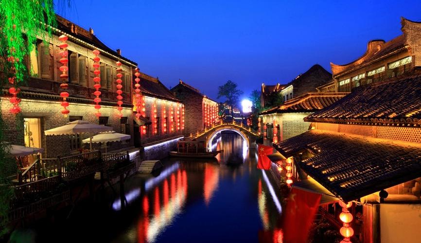 台儿庄古城景区内最豪华最气派的酒店是哪一家?台儿庄的酒吧收费高吗-图3 台儿庄古城景区内最豪华最气派的酒店是哪一家?台儿庄的酒吧收费高吗-图3