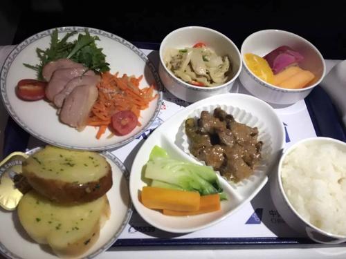 中国南航飞机餐都一样么?中国南方航空餐食收费吗-图2 中国南航飞机餐都一样么?中国南方航空餐食收费吗-图2