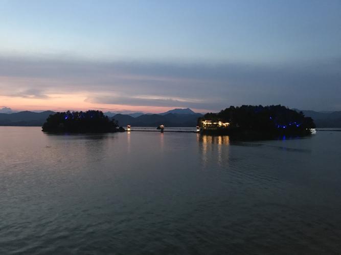 千岛湖晚上去哪溜达?千岛湖夜游码头停车收费-图2 千岛湖晚上去哪溜达?千岛湖夜游码头停车收费-图2