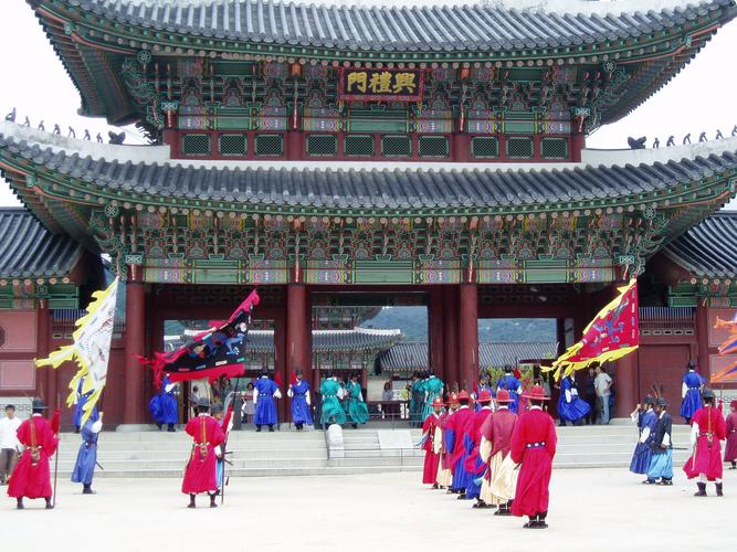 首尔旅游必去十大景点?景福宫换岗仪式收费吗-图1 首尔旅游必去十大景点?景福宫换岗仪式收费吗-图1