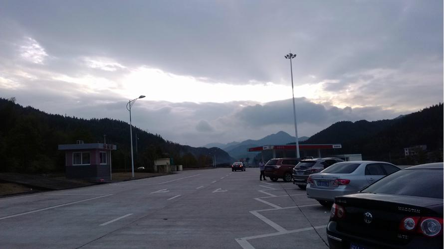 三清山服务区危险品车能停吗?三清山景区停车场收费标准-图3 三清山服务区危险品车能停吗?三清山景区停车场收费标准-图3