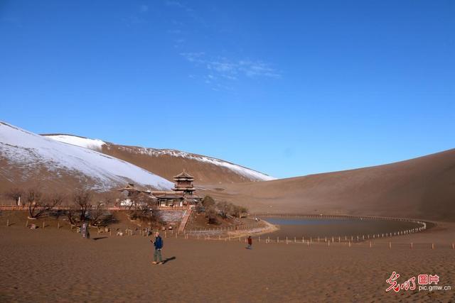 玩莫高窟、鸣沙山月牙泉一天够么?敦煌鸣沙山收费标准-图3 玩莫高窟、鸣沙山月牙泉一天够么?敦煌鸣沙山收费标准-图3
