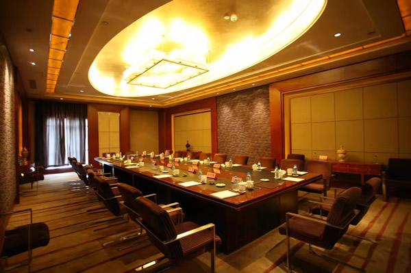 沈阳哪个酒店有130人的会议室？沈阳商务酒店 会议室收费