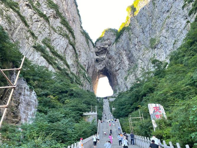 张家界天门山索道站有停车场吗?张家界民宿客栈停车场收费吗-图3 张家界天门山索道站有停车场吗?张家界民宿客栈停车场收费吗-图3