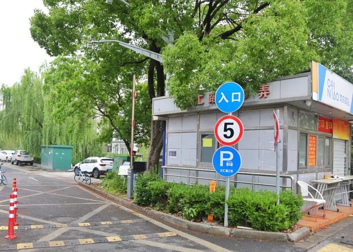 仙林湖附近免费停车点？大学城停车场收费
