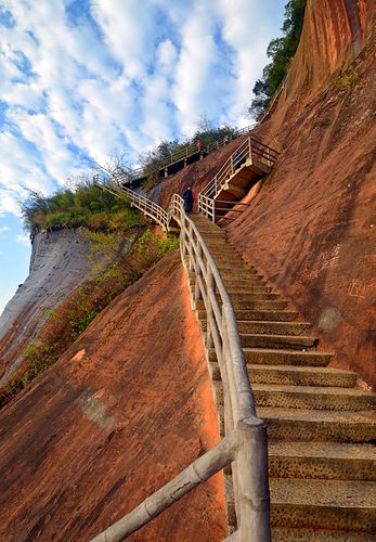 中国有多少个丹霞山?龟峰的玻璃栈道收费吗-图2 中国有多少个丹霞山?龟峰的玻璃栈道收费吗-图2
