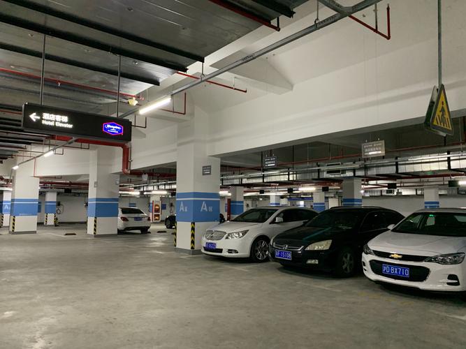 希尔顿酒店停车场怎么样?希尔顿酒店住3人收费么-图2 希尔顿酒店停车场怎么样?希尔顿酒店住3人收费么-图2