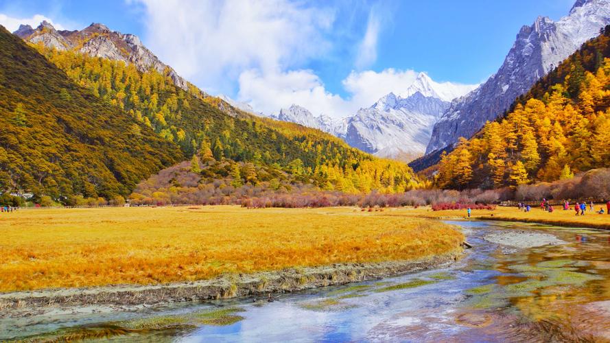 去稻城亚丁住哪里比较合适？亚丁稻城景区收费