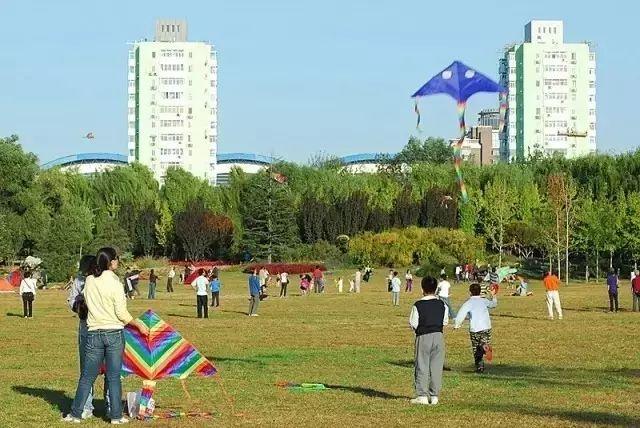 北京哪里放风筝比较好？世纪坛地下停车收费