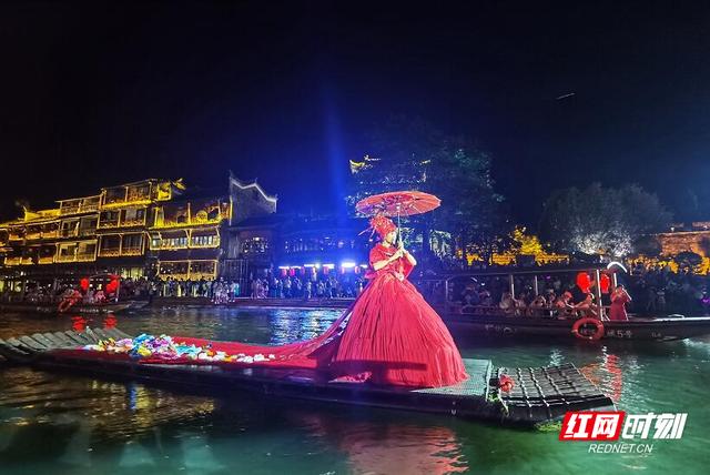 夜游沱江和沱江游船的区别?夜游沱江要收费吗-图3 夜游沱江和沱江游船的区别?夜游沱江要收费吗-图3