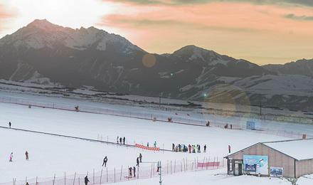雪莲山滑雪场价钱是多少?乌鲁木齐滑雪收费-图3 雪莲山滑雪场价钱是多少?乌鲁木齐滑雪收费-图3