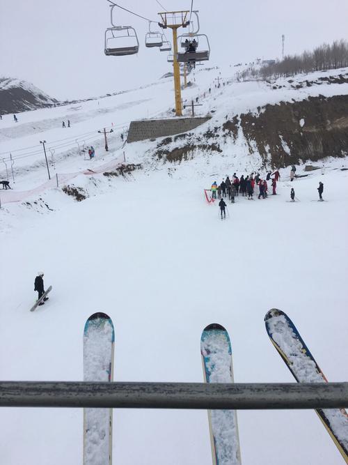 雪莲山滑雪场价钱是多少?乌鲁木齐滑雪收费-图2 雪莲山滑雪场价钱是多少?乌鲁木齐滑雪收费-图2
