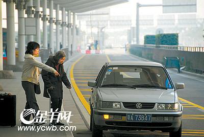 私家车去郑州机场接人怎么停车?自驾到机场 停车收费吗-图2 私家车去郑州机场接人怎么停车?自驾到机场 停车收费吗-图2
