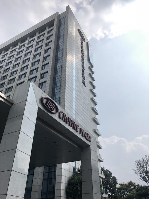 青岛哪些酒店可以停车?广州皇冠假日酒店停车场收费-图2 青岛哪些酒店可以停车?广州皇冠假日酒店停车场收费-图2