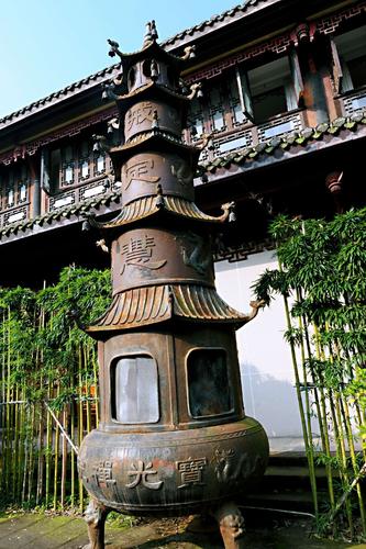 客都人家周边有什么玩的？宝光寺到都江堰有不收费的路吗