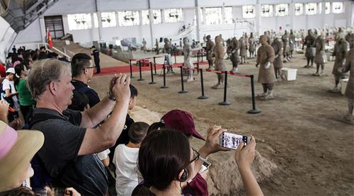 秦兵马俑每天接待多少人?春节期间兵马俑收费吗-图2 秦兵马俑每天接待多少人?春节期间兵马俑收费吗-图2