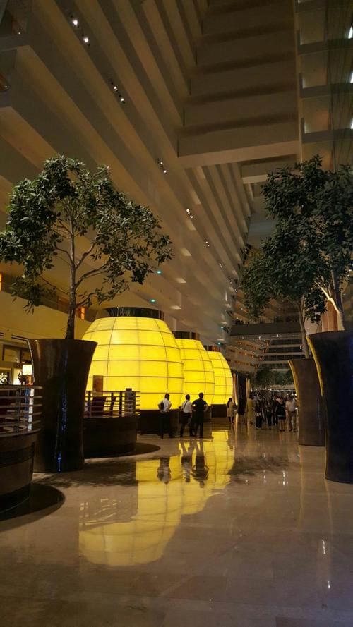 在新加坡金沙酒店工作一个月1400包吃包住够不够工作累不累?新加坡宾馆收费标准-图2 在新加坡金沙酒店工作一个月1400包吃包住够不够工作累不累?新加坡宾馆收费标准-图2